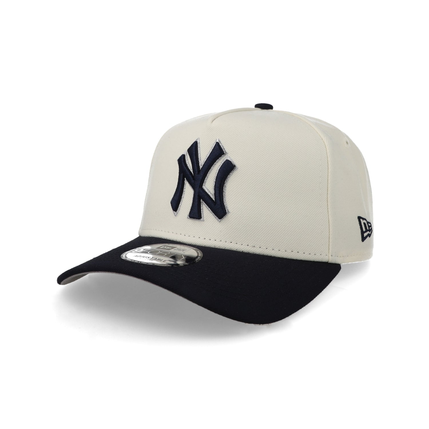 New Era offers MLB Yankees crema 9Forty cap in structured design