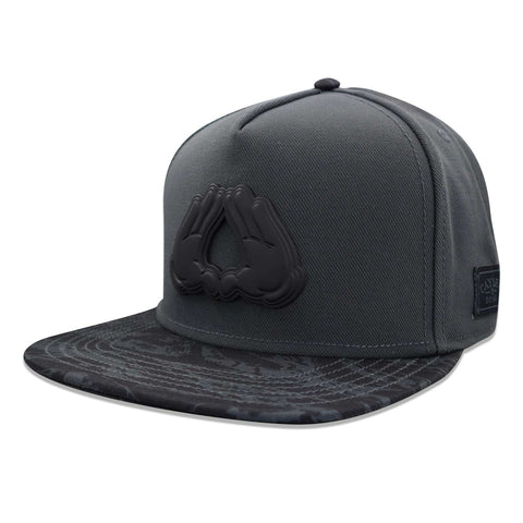 Gorra Cayler & Sons Dynasty Plated Negro Unitalla
