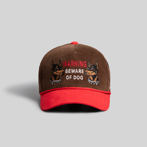 Gorra Field Grade Beware Of Dog Café con Rojo Pana Unitalla