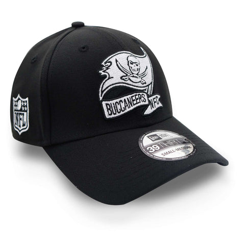 Gorra New Era 39 Thirty NFL Buccaneers Sideline 22 Negro Cerrada