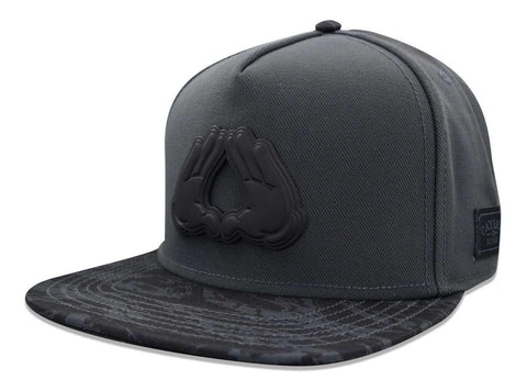 Gorra Cayler & Sons Dynasty Plated Negro Unitalla