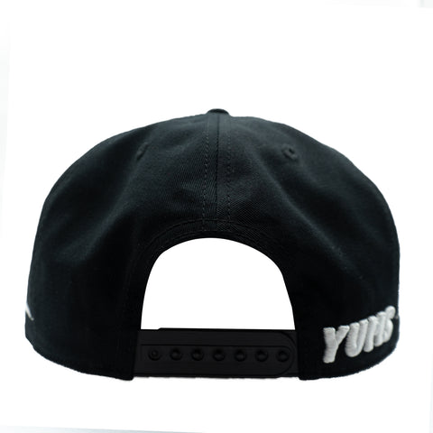Gorra Yums Flow N Go Blanco con Negro Unitalla